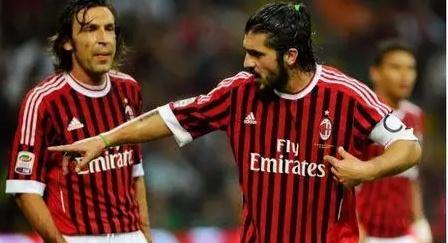 每体：一男子因假扮足球经纪人性侵61名未成年人被捕（每体：一男子冒充足球经纪人，涉嫌侵害61名未成年人被捕）