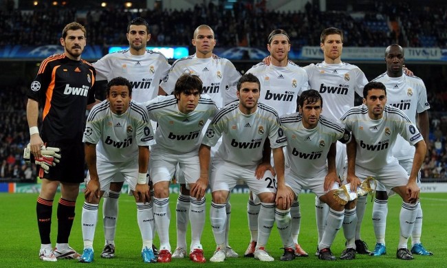 欧冠夺冠赔率：巴萨1赔4居首 大巴黎皇马紧追（欧冠冠军赔率：巴萨1赔4领跑，巴黎与皇马紧随其后）