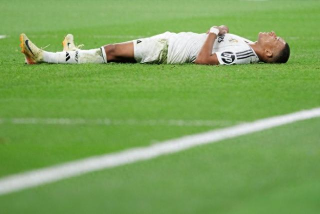 世体：施洛特贝克仍犹豫与多特续约，皇马与巴萨将争夺他