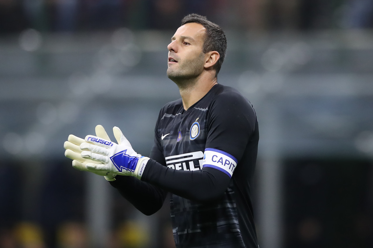 每体：梅西晚饭后去了诺坎普，今晨坐飞机前往国家队报到