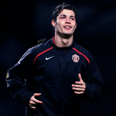 意甲半场：特拉莫尼点射破门，比萨暂1-0卡利亚里（半场战报：特拉莫尼点球建功，比萨暂以1-0领先卡利亚里）