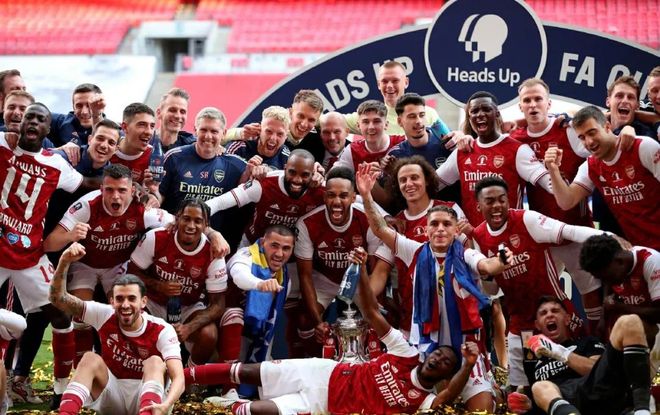 记者：曼联、切尔西、国米关注罗比尼奥之子