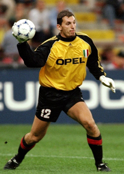 托蒂回忆向对手吐口水事件：我至今仍对那次行为感到羞愧