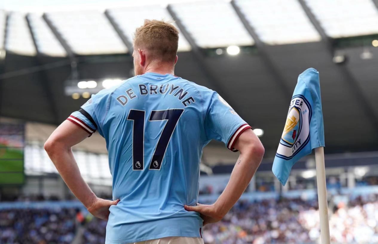 湖人詹姆斯关键三分锁定胜利