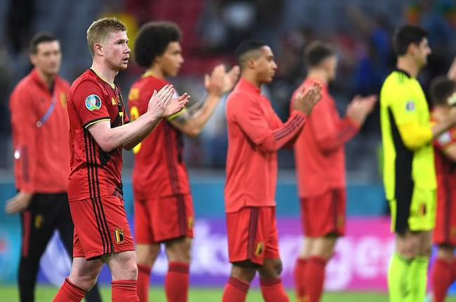 莱万：失去袖标很难过，但感受到了球迷的爱；不恨普罗别日